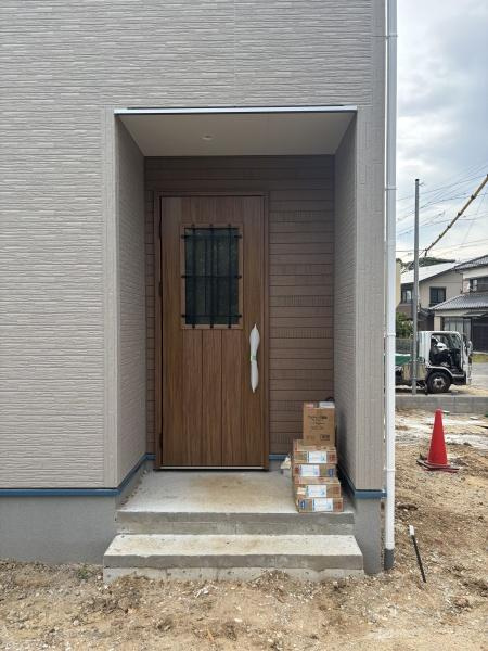 岡崎市福岡町第2　全4棟・1号棟の玄関|訪れる人を心地よく迎え入れます。