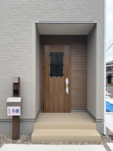 岡崎市福岡町第2　全4棟・1号棟の玄関|訪れる人を心地よく迎え入れます。