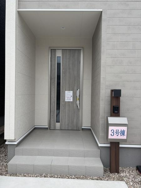岡崎市福岡町第2　全4棟・3号棟の玄関|訪れる人を心地よく迎え入れます。