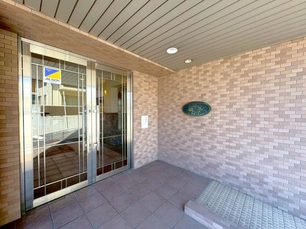 プライムコート磯子屏風ヶ浦のエントランス