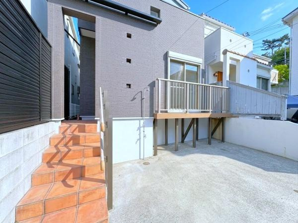 藤沢市片瀬２丁目の中古一戸建の玄関