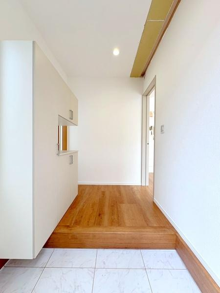 藤沢市片瀬２丁目の中古一戸建の玄関
