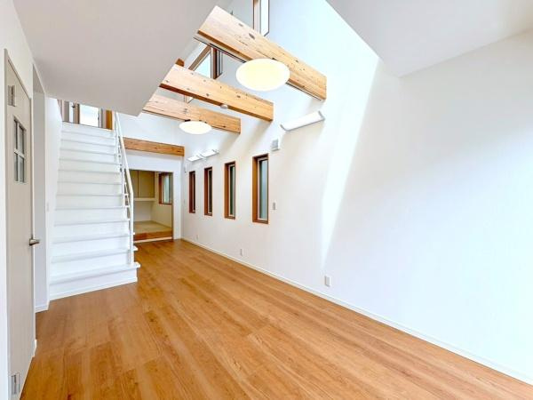藤沢市片瀬２丁目の中古一戸建の居間・リビング