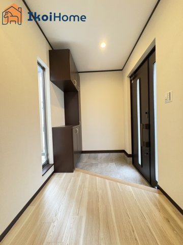 明石市大久保町大久保町　中古戸建の玄関|【ホームページに現地動画掲載中】●年中無休：当日予約可●玄関には大きなシューズボックスが完備♪