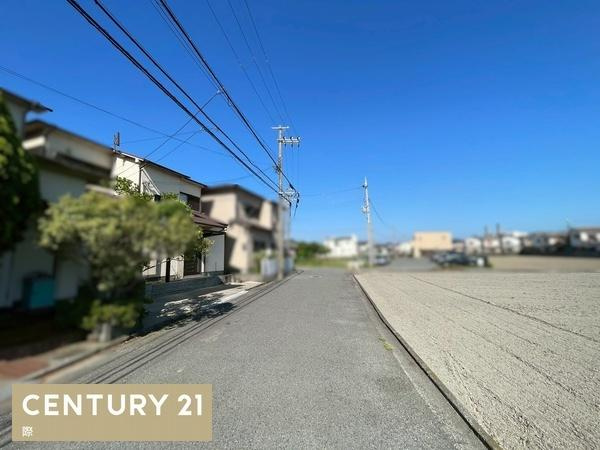和歌山市土入　中古戸建の前面道路含む現地写真