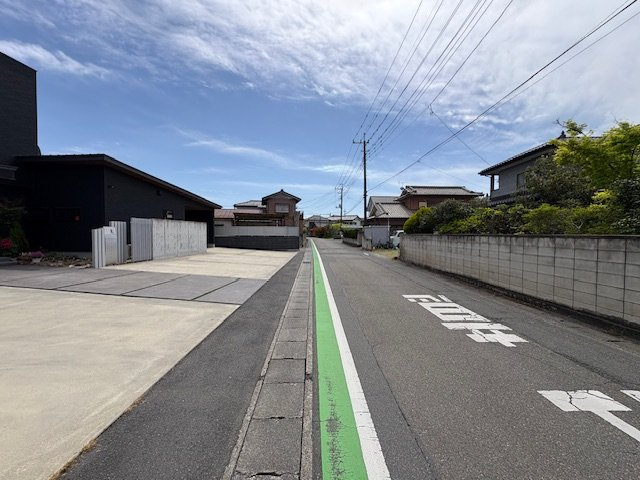 藤岡市岡之郷　土地898の前面道路含む現地写真|前面道路含む現地写真です
