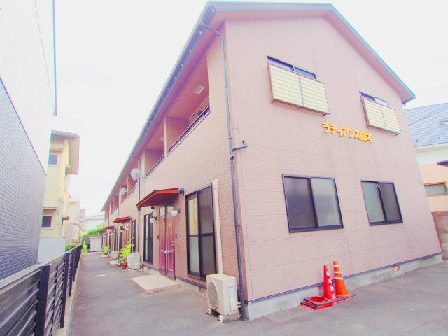 ラディアンス山本の外観