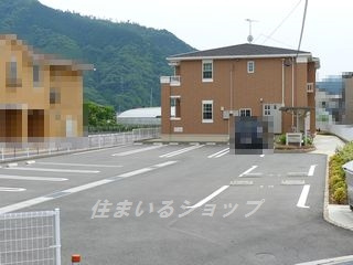 広島市安佐北区亀山２丁目のアパートの駐車場