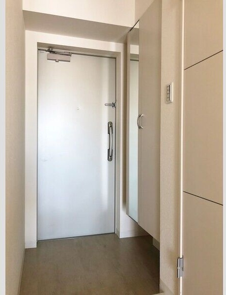 トレヴィ高岳の玄関