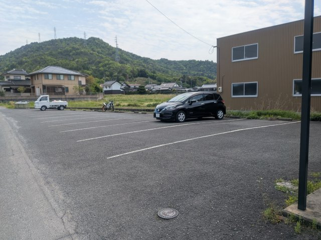 ハピネスの駐車場