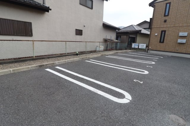 アン　リッシュの駐車場