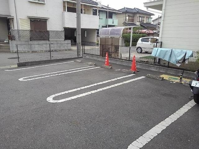 サンリットハウスの駐車場