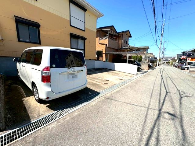 ヴィーブル七々色の駐車場