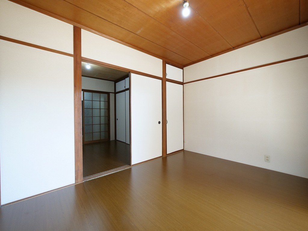 ルーク青江の洋室