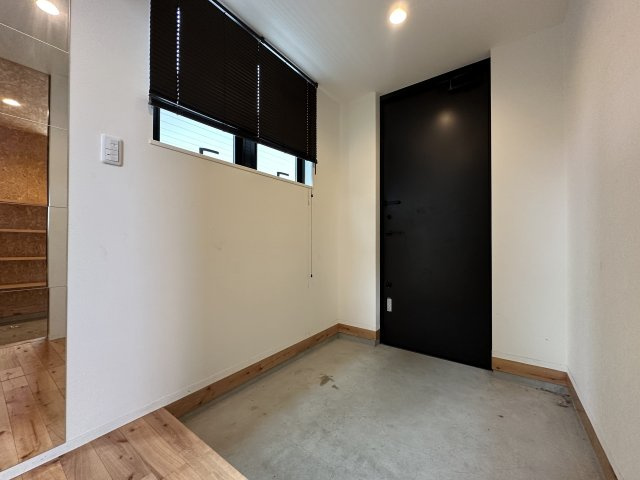 神戸市西区玉津町西河原戸建の玄関