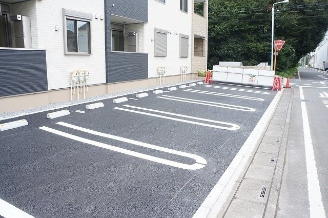 コンフォーティアの駐車場