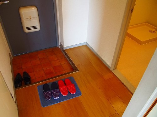 エルディム垣内の玄関