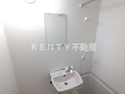 【洗面所】 | レオパレスシード石川台 | 忙しい朝には欠かせない洗面所です