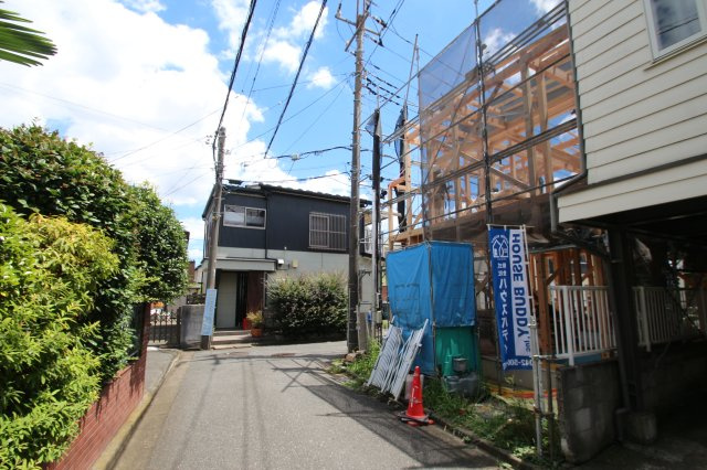 東久留米市弥生町２丁目の外観|道路からのプライバシーを確保しやすい2階リビングを採用。