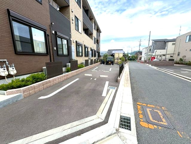 スペチアーレ　トレの駐車場