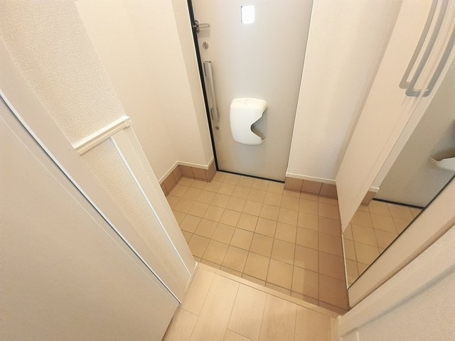 スペチアーレ　トレの玄関