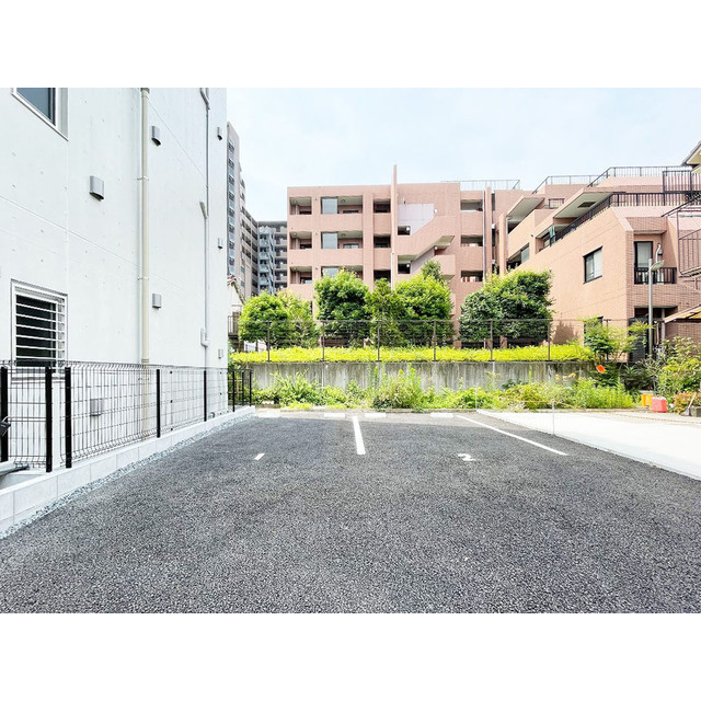 カーサグラッツェ西大島の駐車場