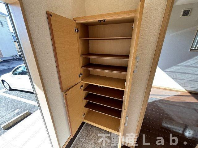 シャルールＢの玄関|※反転タイプのお写真です。