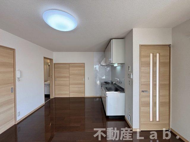 シャルールＢの内装|※反転タイプのお写真です。