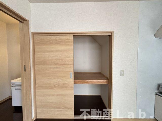 シャルールＢの収納|※反転タイプのお写真です。