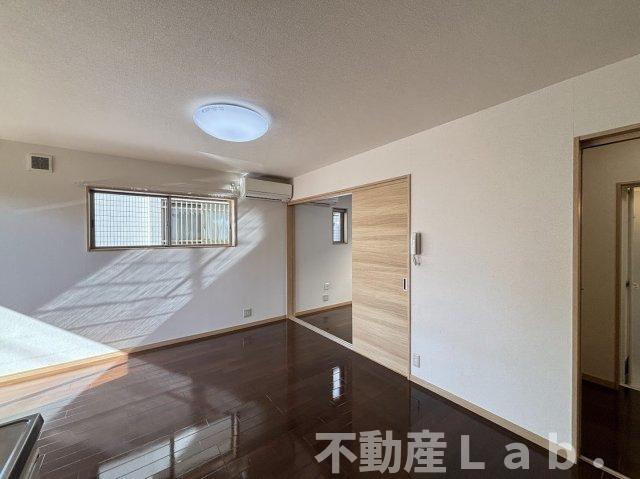 シャルールＢの内装|※反転タイプのお写真です。