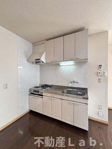 シャルールＢのキッチン|※反転タイプのお写真です。