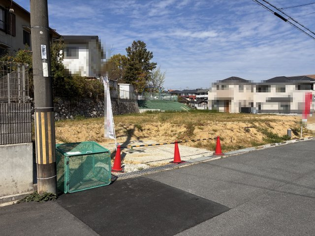 奈良市学園大和町１丁目の周辺|前面道路からの写真です。