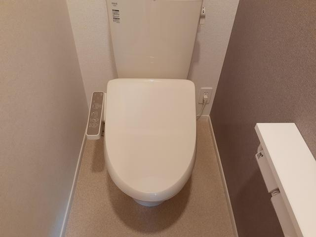 ヴィラ　ドゥ　グレーヌ梅ケ谷Bのトイレ