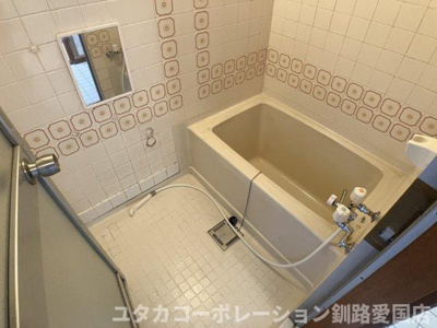 【浴室】 | 大楽毛南5丁目13-24売家 | 花柄タイルがアクセント♪一日の疲れを癒すバスルーム☆
