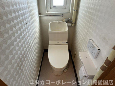 【トイレ】 | 大楽毛南5丁目13-24売家 | 温水洗浄便座付き♪小窓があって換気もスムーズな快適トイレ☆