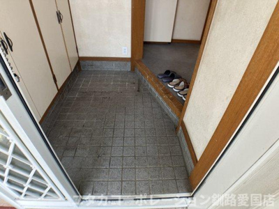 【玄関】 | 大楽毛南5丁目13-24売家 | 明るく清潔感のある玄関♪整理整頓しやすい豊富な収納が魅力☆