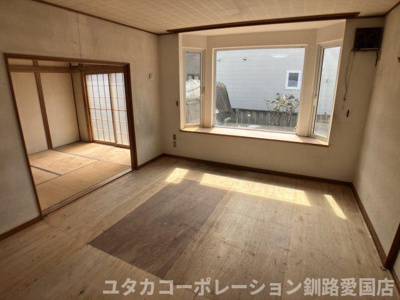 【居間・リビング】 | 大楽毛南5丁目13-24売家 | 大きな出窓が目を引くリビング☆