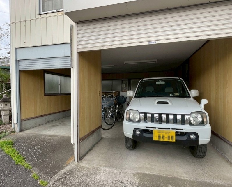 入間市野田中古戸建の駐車場