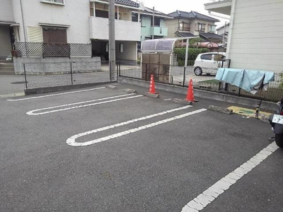 【駐車場】 | サンリットハウス | 駐車スペースもあります