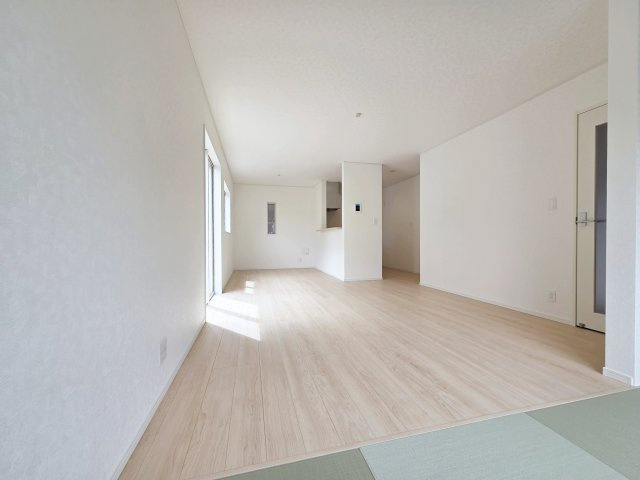【居間・リビング】 | 東海市加木屋町第36の４号棟【仲介手数料0円】