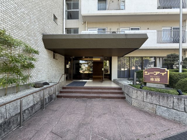 シーアイマンション本郷のエントランス