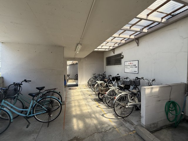シーアイマンション本郷の駐輪場