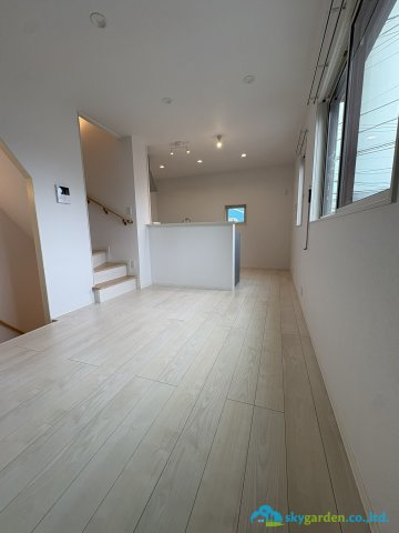 茅ヶ崎市中海岸　中古戸建の居間・リビング|使いやすいリビングです