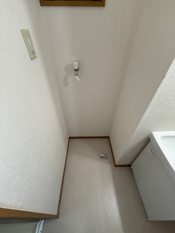 メゾン葉月の設備|室内洗濯機置き場です