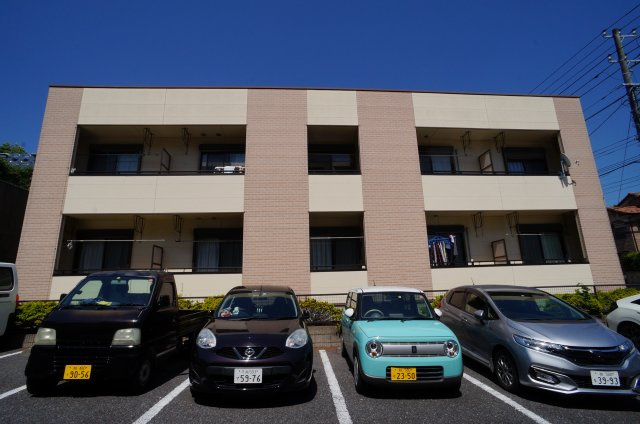 メゾン葉月の駐車場|駐車場に車を止められます