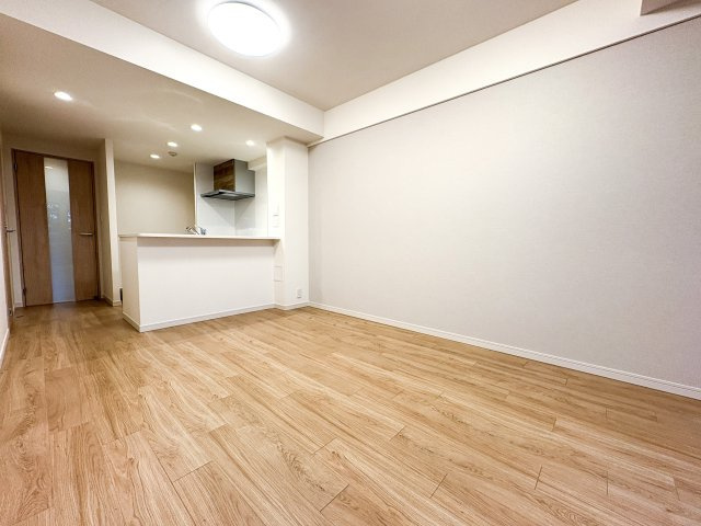 クレストフォルム中野弥生町の居間・リビング|クレストフォルム中野弥生町：キッチンからリビングダイニングが一望できます！
