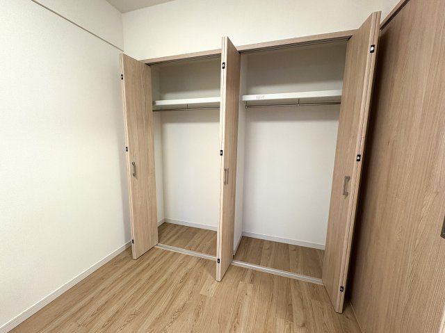 クレストフォルム中野弥生町の収納|クレストフォルム中野弥生町：洋室にはクローゼットが付いています！