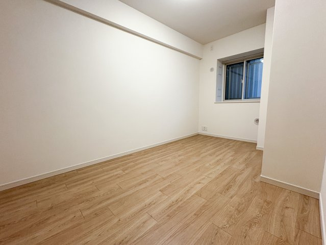 クレストフォルム中野弥生町の洋室|クレストフォルム中野弥生町：居室としても使用可能なサービスルームは約５．８帖です！