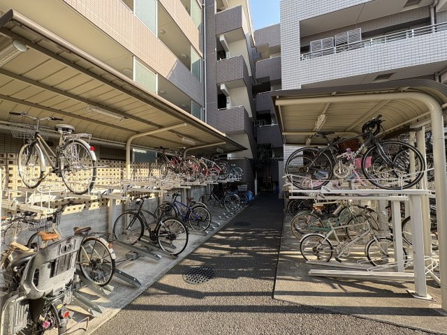 クレストフォルム中野弥生町の駐輪場|クレストフォルム中野弥生町：敷地内に駐輪場もございます！（空き要確認）