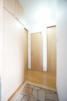 【玄関】 | IS・若葉 B | ※同物件・反転タイプの写真です。